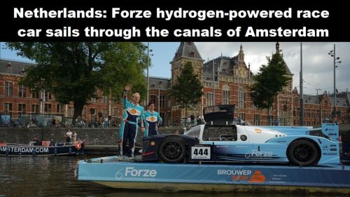 Nederland: Forze raceauto op waterstof vaart door de grachten van Amsterdam